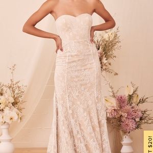 Strapless lace wedding dress